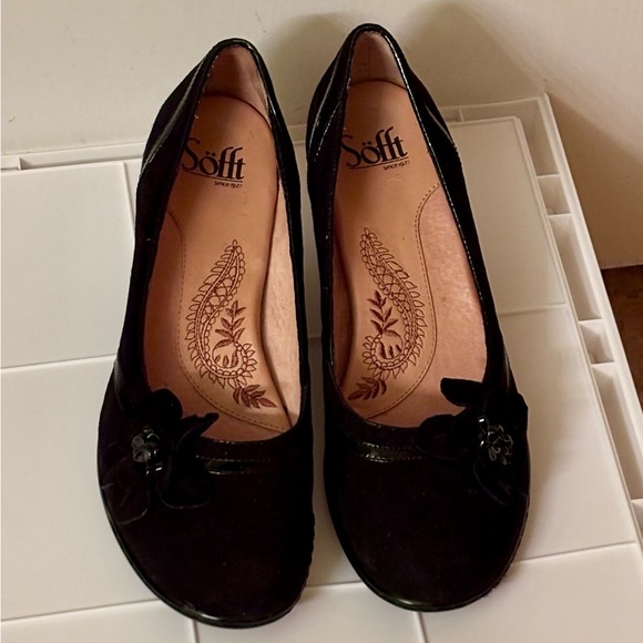 Sofft Brand black suede leather flower pumps kitten heels shoes - Picture 3 of 9